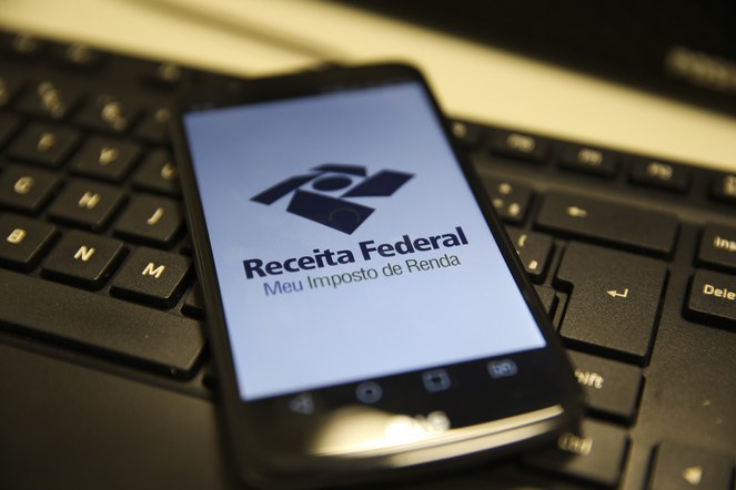 Em 2024, a Receita ampliou para dois salários mínimos a faixa de isenção do IRPF. E em 2025/2026 a revisão da tabela continuará, isentando os que ganham até R$ 5 mil – Foto: Agência Brasil