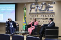 Colaboradores do FNDE participam de palestra sobre planejamento de contratações públicas