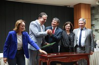 Cooperação reúne várias áreas do governo federal para fortalecer a alimentação escolar e a agricultura familiar