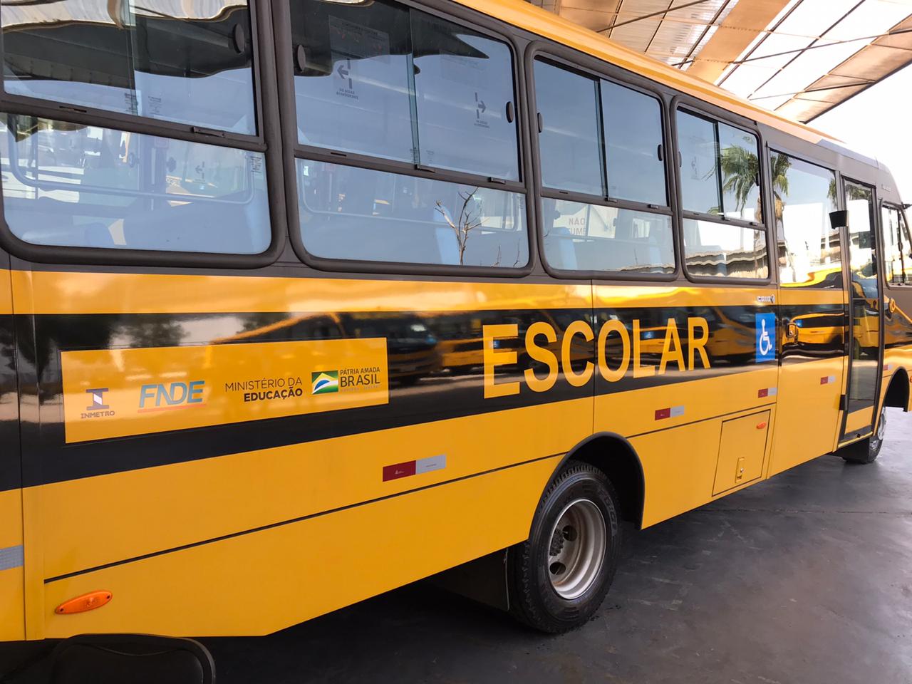 Ônibus escolar quebra a caminho da escola e pais de alunos