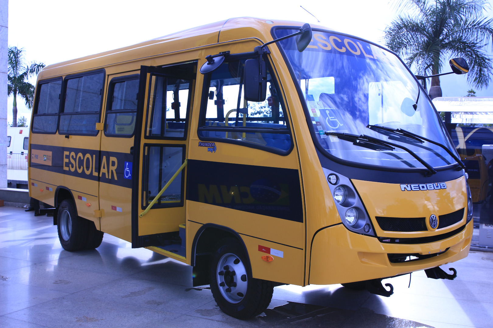 Ônibus escolar quebra a caminho da escola e pais de alunos