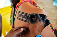 Pinturas corporais indígenas carregam marcas de identidade cultural