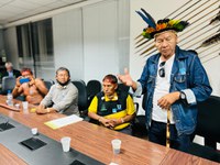 A lideranças Xavante, Joenia Wapichana reforça compromisso da Funai com o diálogo