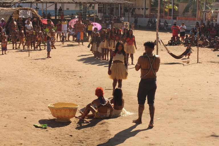 Figura 15 - História do surgimento da anta bio apresentada pela escola Karu Buray, da aldeia Estirão das Cobras. Foto Anderson Moreira.jpg