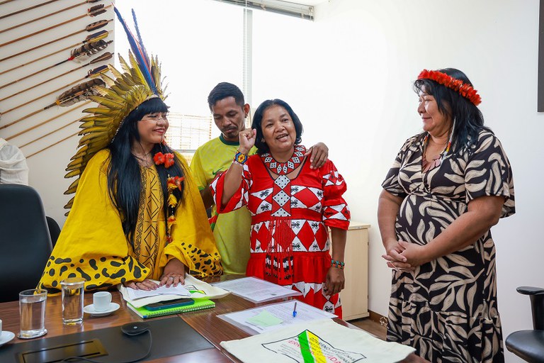 Assinatura de Contrato de Cessão de Uso Gratuito ao povo Maxakali - Foto Lohana Chaves (5).JPG