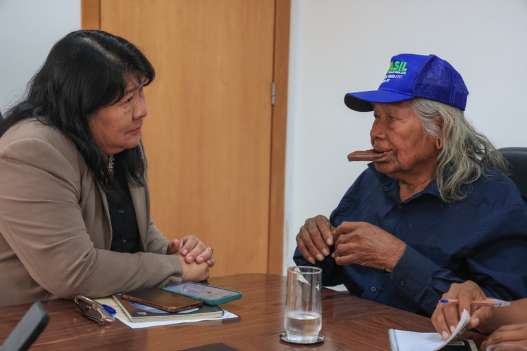 Reunião com Raoni @ Mário Vilela_FUNAI-2.jpg