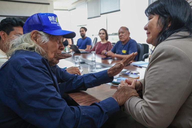 Reunião com Raoni @ Mário Vilela_FUNAI-4.jpg