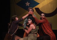 Em São Paulo, peça mescla política, palhaçaria, filosofia e teatro do absurdo
