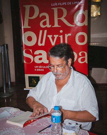 Luís Filipe de Lima_Sessão de autógrafos_Livro Para Ouvir o Samba_Foto Nadejda Costa_Teatro Dulcina_2022.03.17_029