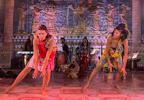 Dança-teatro: Lau Mollica e Carolina Bezerra | espetáculo "Entrecruzos” - RJ | Foto: Benoit Fournier | Arte: CCOM - Funarte_agosto 2023