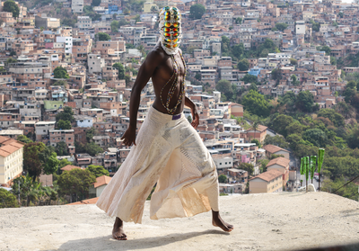 Celebrando o funk, o espetáculo Brinco de Ouro, propõe conectar periferias do Brasil, vai percorrer oito estados do país