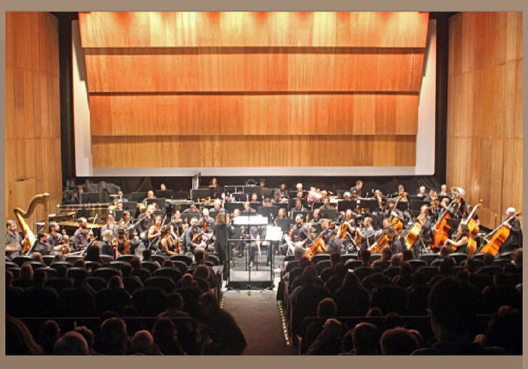 A Orquestra Sinfônica Nacional (OSN) da Universidade Federal Fluminense, no Centro de Artes UFF, durante a XXIII Bienal de Música Brasileira Contemporânea, da Funarte. Foto: Marcus Veras - 2019 (edição).
