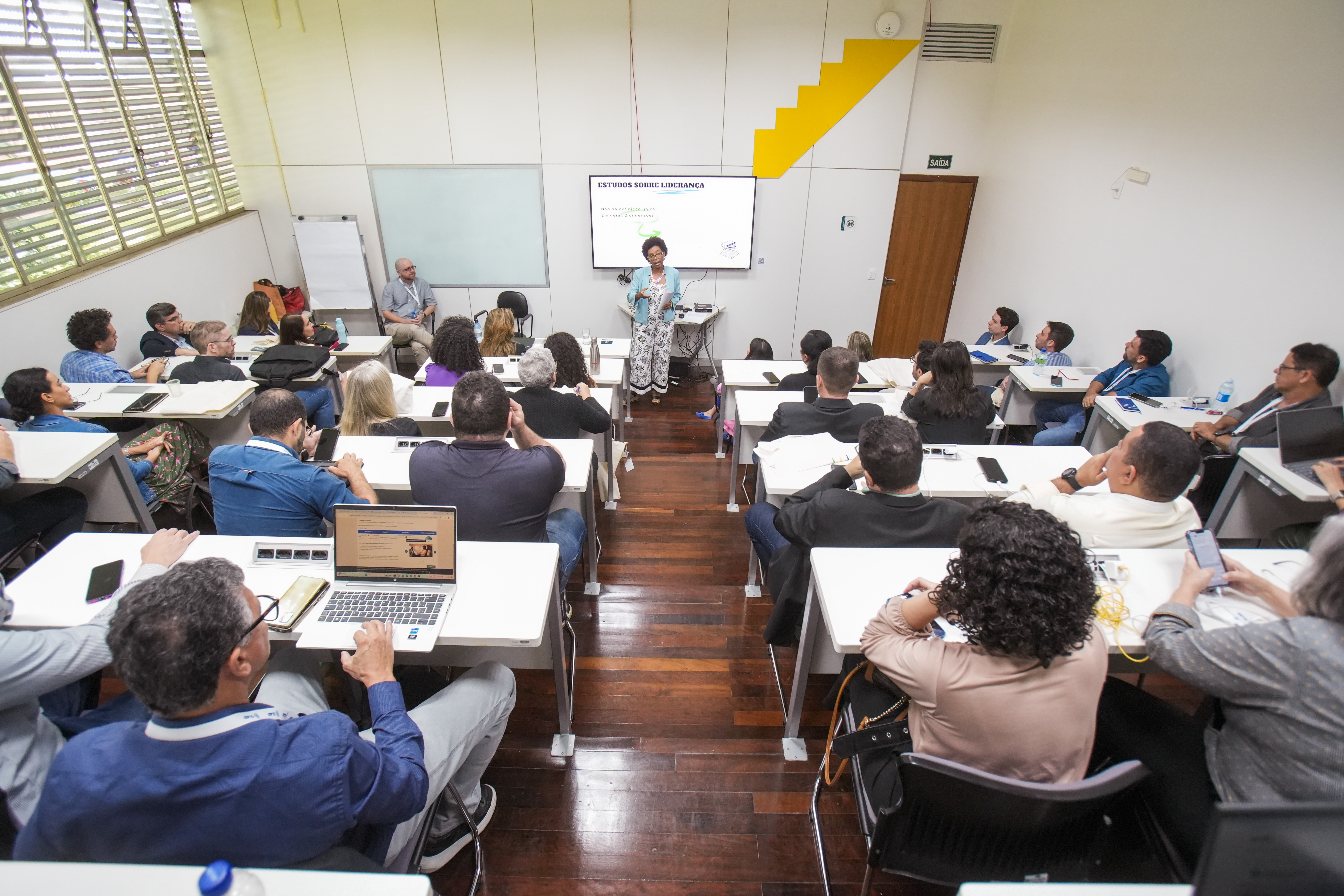 Painel no XXIX Congresso do CLAD destaca o CPNU e a formação de novos líderes