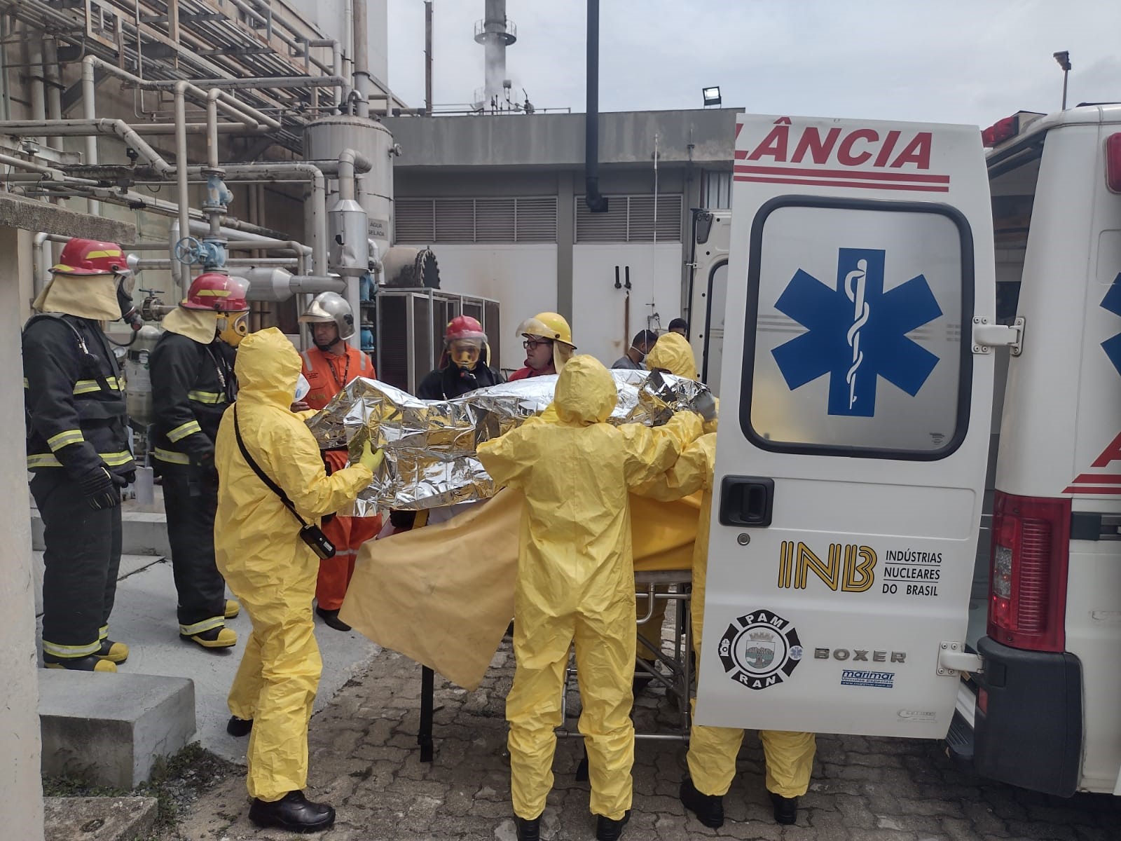 Foto - Simulacao de evacuacao de um ferido da FCN.jpg