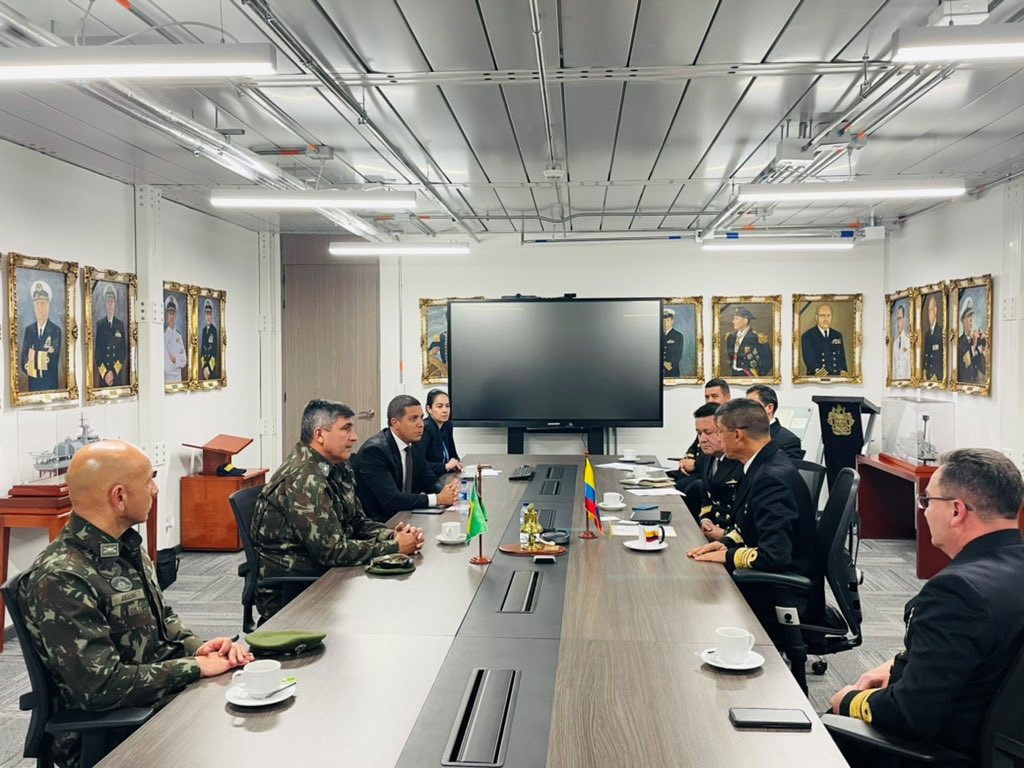 Reunião com a Armada Colombiana.jpg