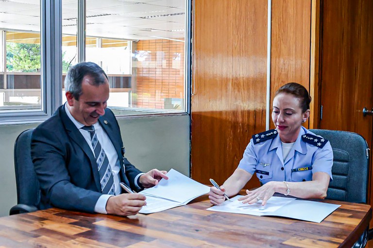 Assinatura do Acordo de Cooperação Técnica- Foto  Sd Neiva (ESD)