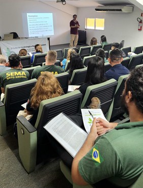 2024-05-27_Ibama_e_Ufopa_ministram_curso_sobre_Dendrologia_e_Botanica_Florestal_a_servidores_ambientais-1