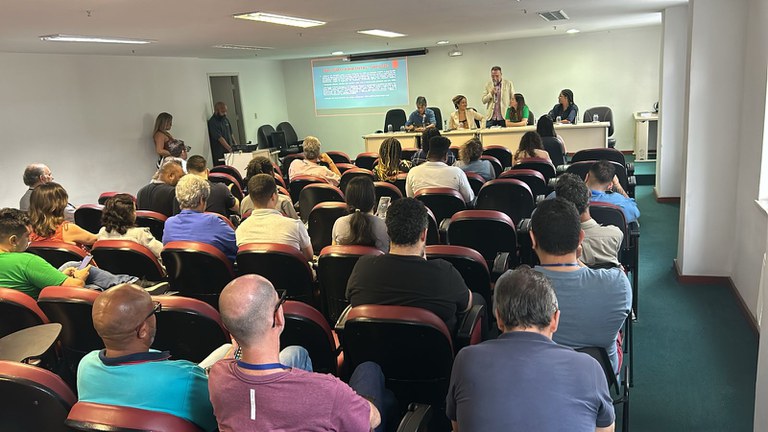 Foto da reunião sobre Racismo Ambiental