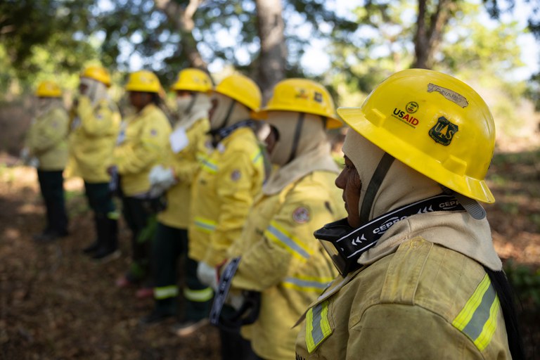 EPIs completos adquiridos com esforços das parcerias para equipar as brigadas comunitárias.