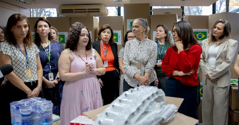 Na foto encontra-se a primeira-dama, Janja da Silva, e a ministra do Meio Ambiente e Mudança do Clima, Marina Silva e outros participante