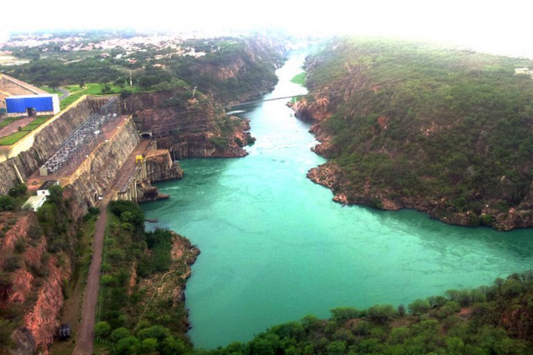 barragem_paulo_afonso800px.jpg