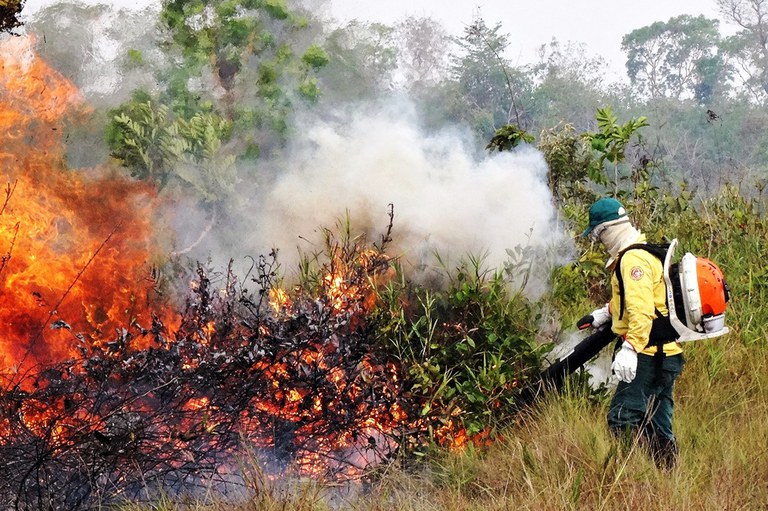 combate_a_incendio.jpg