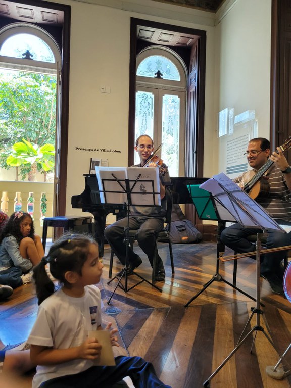 Alunos do IBC assistem recital no Museu Villa-Lobos