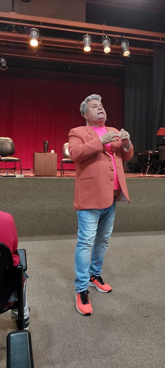 Milton Cunha palestrando no evento 100 anos da Semana de Arte Moderna - 2022