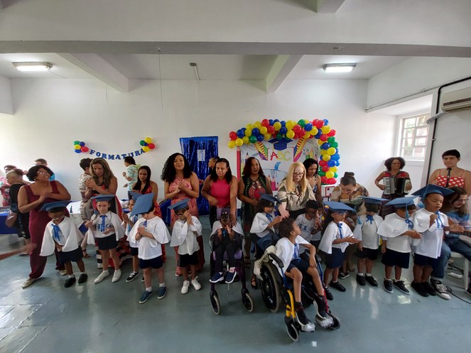 Formatura da Educação Infantil - professores e alunos - 2024