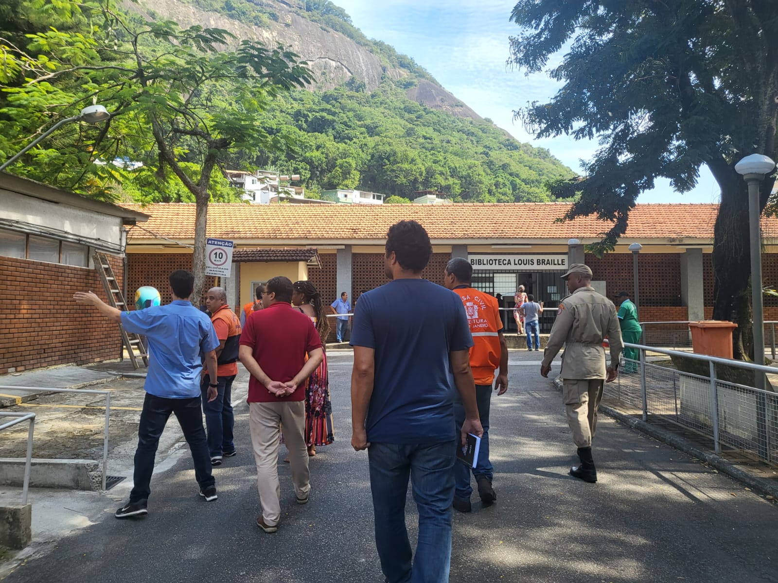 Visita do Corpo de Bombeiros e da Defesa Civil - entrada número 368