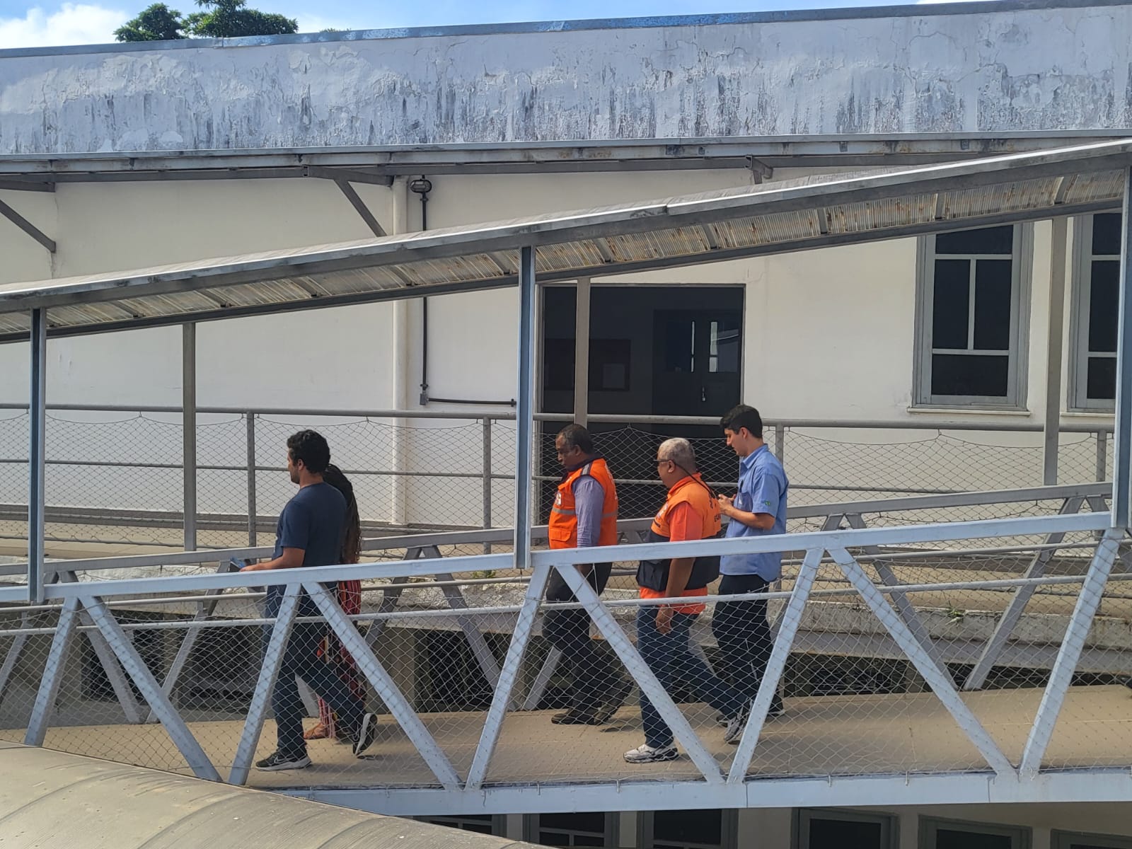 Visita do Corpo de Bombeiros e da Defesa Civil - Imprensa Braille - rampa