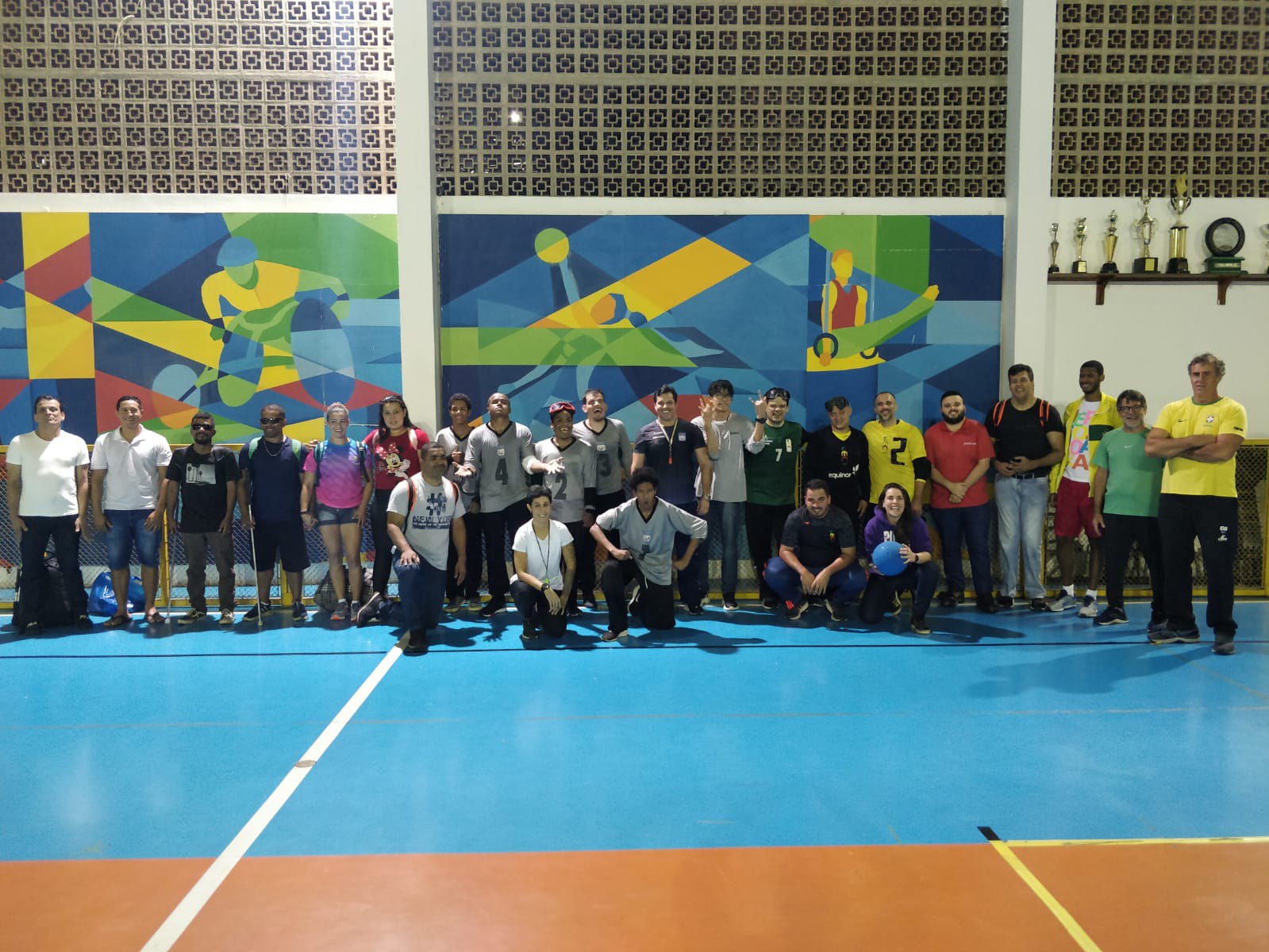 Atletas paralímpicos do torneio de goalball dos festejos de 168 do IBC