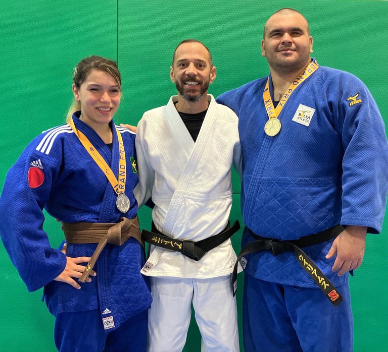 Foto com Brenda - medalha de prata, Antônio - sensei IBC e Wilians - medalha de ouro, durante Grand Prix São Paulo de Judô.