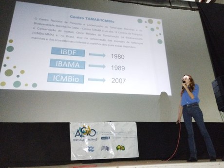 Gabriella Pizetta - analista do Centro TAMAR ICMBio - na X Reunião da ASO.