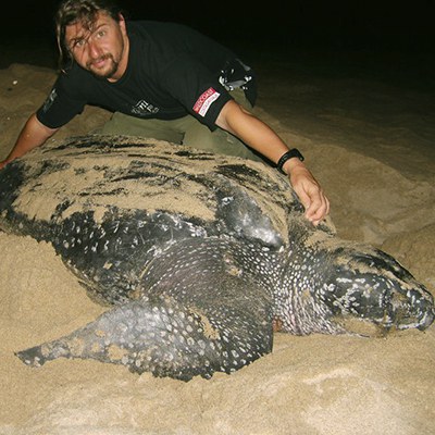 Alejandro-Fallabrino em Playa Cahuitan, Oaxaca, México, febrero 2008 (Crédito A. Fallabrino)