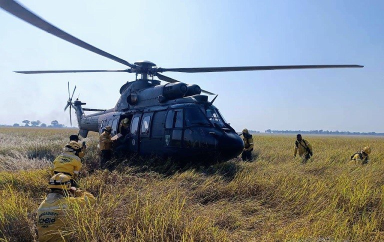 Brigada foi transportada pelo helicóptero modelo Cougar do Exército Brasileiro - foto: Washington Mota/ICMBio