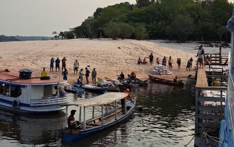 Instituto Chico Mendes entrega cestas básicas para famílias da Reserva Extrativista Tapajós-Arapiuns, no oeste do Pará, em ação para mitigar os efeitos da seca histórica na Amazônia