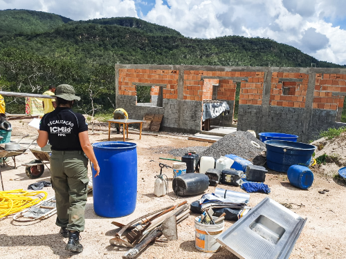 Obra_Irregular_Interior_ChapadaDosVeadeiros_site.png