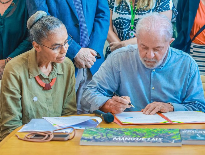 Ministra Marina Silva e Presidente Lula na assinatura do decreto