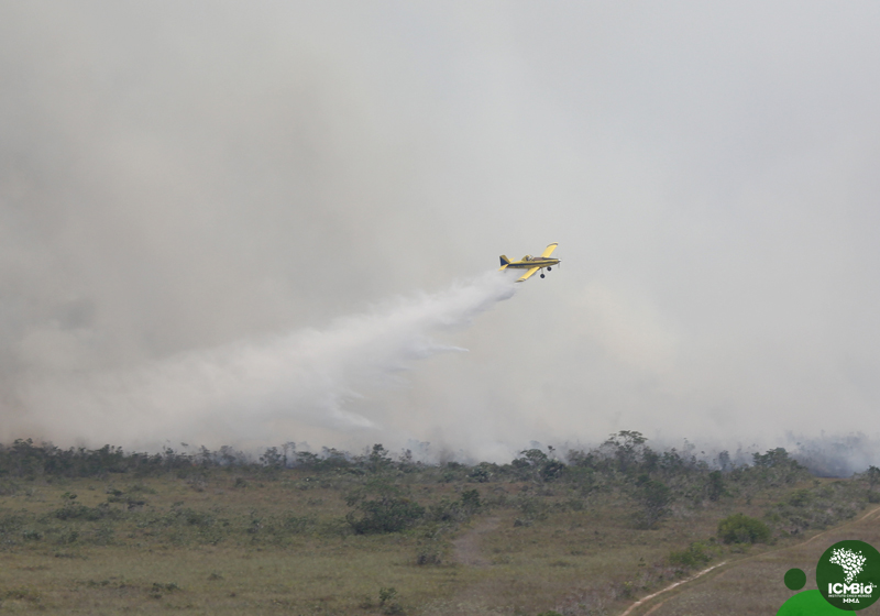 Combate a incêndio florestal no Parque Nacional do Viurá