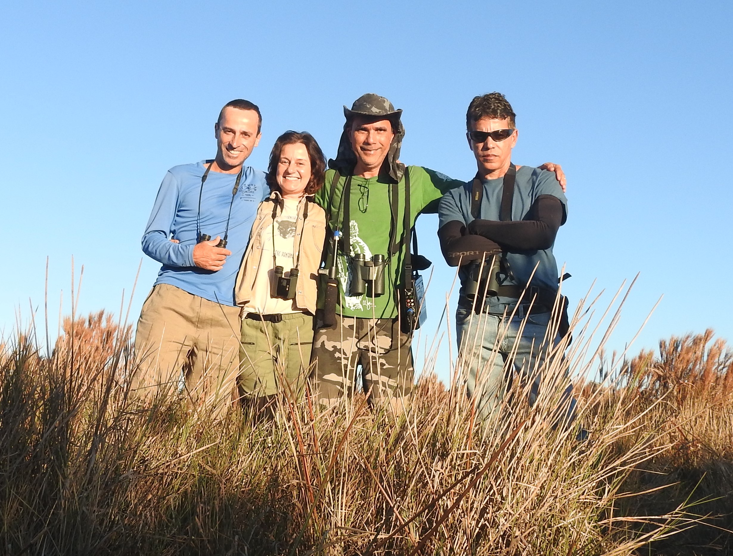 Equipe no campo Lucas Carrara