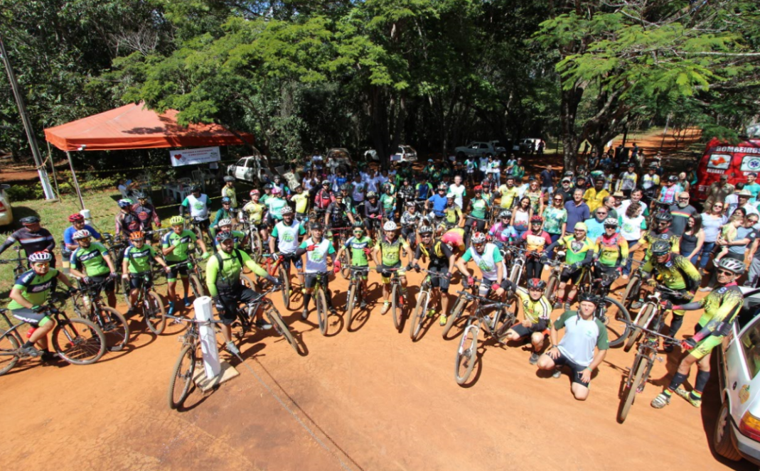 Vários grupos de mountain bike participaram do evento (Foto: Bruno Bimbato)