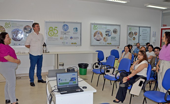 Fabrício Marchini reuniu com pesquisadores e tecnologistas do IEC