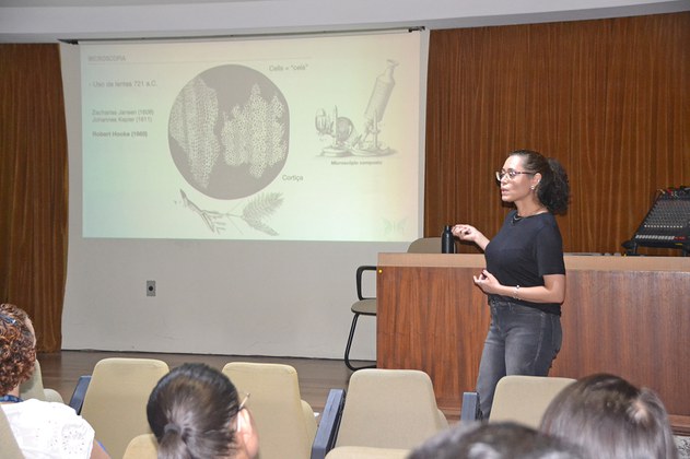 Pesquisadora da Universidade Federal de Minas Gerais (UFMG), Maísa Mota Antunes, ministrou palestra