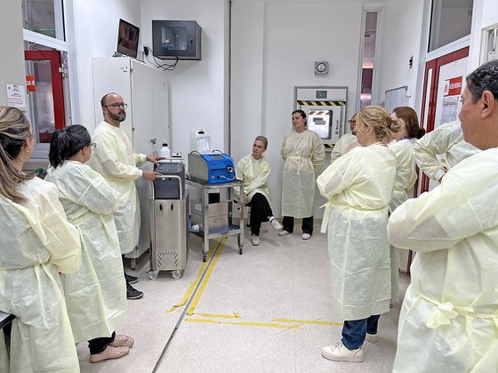 Participantes da capacitação também visitaram a área laboratorial da SEARB/IEC