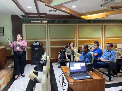 Lívia Caricio, diretora do IEC, falando da importância do projeto no âmbito da instituição