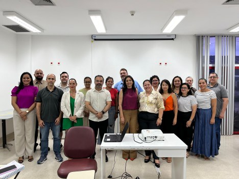 Participantes do treinamento com a direção do IEC