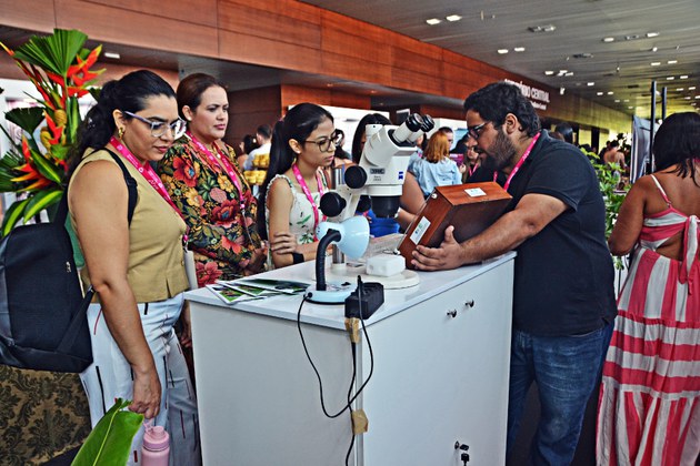 Estande do IEC atraiu a atenção dos visitantes