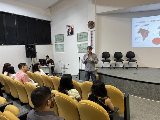 Médico tisiologista do Hospital Universitário João de Barros Barreto (HUJBB), Carlos Eduardo Alberio, abordou a situação da tuberculose no Brasil e no Pará