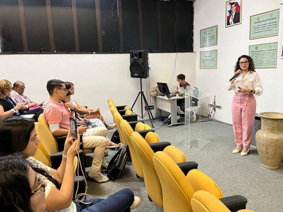 Pesquisadora apresentou Karla Valéria Lima apresentou os resultados preliminares do projeto REVIGET